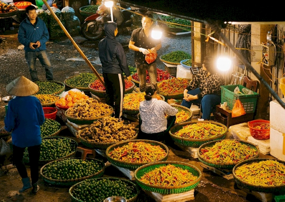 龍邊夜市 (Long Bien 夜市)有各種新鮮的當地產品